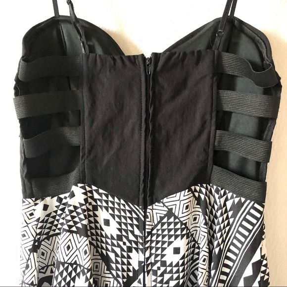 Emerald Sundae B&W Dress With Cut Out Back - Picture 6 of 8